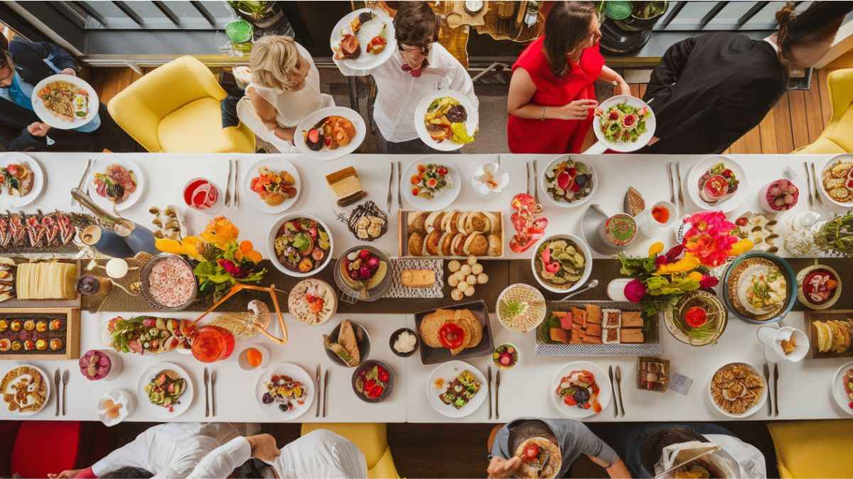 10 Essential Tips to Plan Catering for a House Party